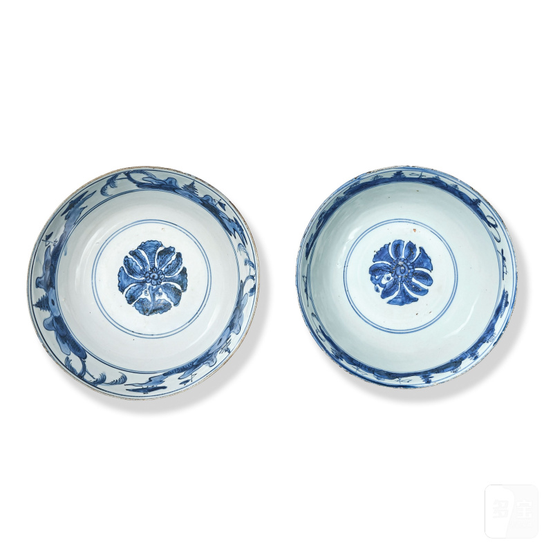 明晚期 青花水煙座、軍持及盌兩件 | A BLUE AND WHITE HOOKAH BASE, A BLUE AND WHITE KENDI AND A NEAR PAIR OF BLUE AND WHITE BOWLS - 图6